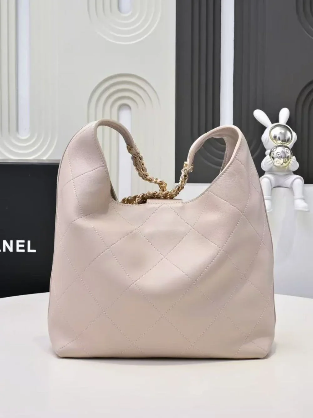 Classic Chanel Bag: A Stylish and Versatile Choice for Elegance